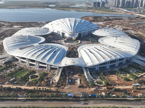 Construction scene of the Qingdao·SCO Pearl International Expo Center/사진=Qingdaochina