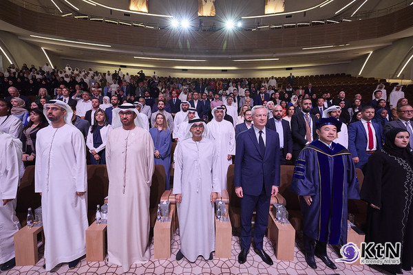 Dr. Sultan Al Jaber, Minister of Industry and Advanced Technology, and Chairman of the MBZUAI Board of Trustees, with His Highness Sheikh Theyab bin Zayed Al Nahyan, and H.E. Bruno Le Maire, French Minister of Economy and Finance/사진=MBZUAI