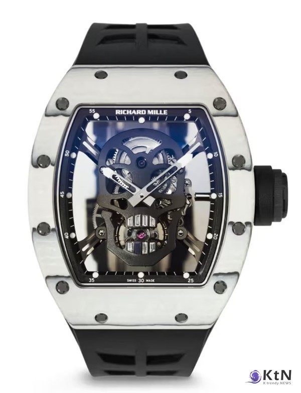 크리스티 뉴욕의 판매 책임자 레베카 로스는 "이번 경매에서 한정판 리차드 밀 RM56-02 AO 투르비용 사파이어를 선보이게 되어 매우 기쁘다"며 "이 시계는 혁신적인 재료와 미세 공학의 경이로운 성취를 보여준다"고 말했다./사진=Christie's, K trendy NEWS DB ⓒ케이 트렌디뉴스 무단전재 및 수집, 재배포금지