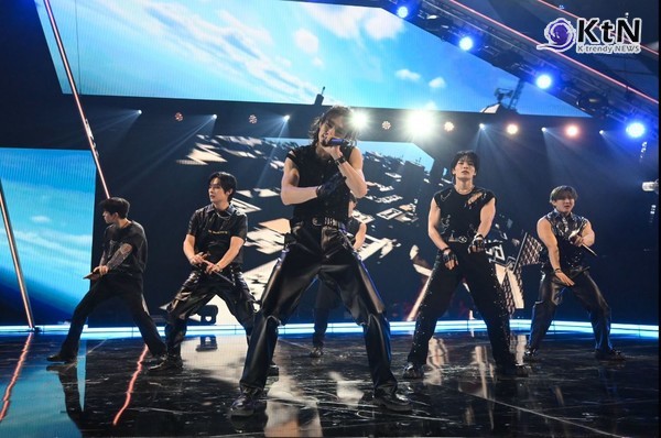 스트레이 키즈, '아메리칸 뮤직 어워드'에서 엔싱크 트리뷰트 무대로 美 관객 열광 사진=2024.10. 07  아메리칸 뮤직 어워즈, World Music Awards  엑스 갈무리   K trendy NEWS DB ⓒ케이 트렌디뉴스 무단전재 및 수집, 재배포금지