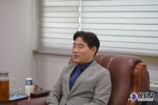 김운남 의장,  시민과의 소통을 통해 의회의 역할을 충실히 이행하고, 고양시를 더 나은 미래로 이끌어나가는 데 기여하겠습니다"/사진=K trendy NEWS DB ⓒ케이 트렌디뉴스 무단전재 및 수집, 재배포금지