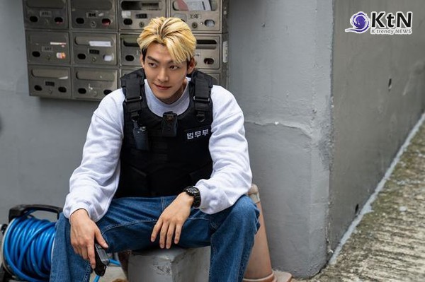 최근 넷플릭스 비영어권 영화 순위에서 한국 영화 *'무도실무관'*이 3주 연속 1위를 지키며 전 세계적인 주목을 받고 있다.  사진=2024.8.29 13일 넷플릭스에서 공개 예정인 영화 '무도실무관'을 통해 팬들과 만날 예정  K trendy NEWS DB ⓒ케이 트렌디뉴스 무단전재 및 수집, 재배포금지