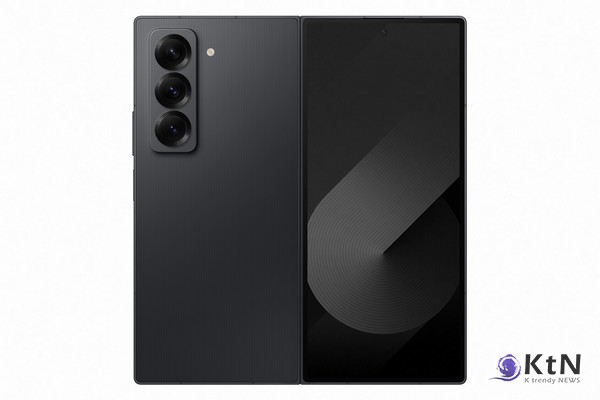 삼성전자와 애플을 포함한 주요 스마트폰 제조사들은 매년 새로운 모델을 출시하며 기술 혁신을 강조하고 있다. /사진= 삼성전자 갤럭시 Z 폴드 스페셜 에디션 제품 사진, K trendy NEWS DB ⓒ케이 트렌디뉴스 무단전재 및 수집, 재배포금지