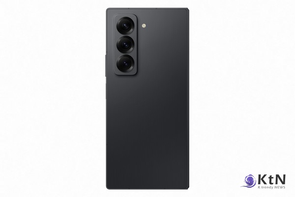 삼성전자가 선보인 고가 스마트폰이 혁신적인 기술을 상징하는 것은 분명하다. /사진= 삼성전자 갤럭시 Z 폴드 스페셜 에디션 제품 사진, K trendy NEWS DB ⓒ케이 트렌디뉴스 무단전재 및 수집, 재배포금지