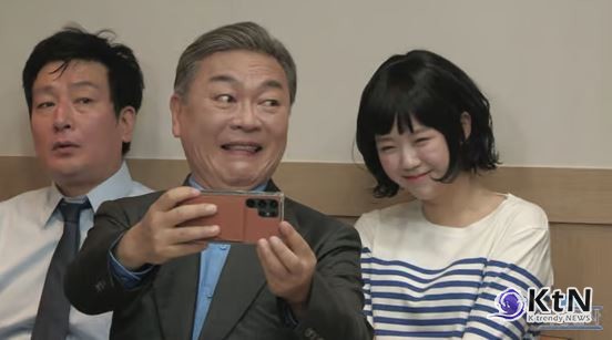 'SNL' 이번엔 ‘정년이’를 젖년이로 성행위 묘사 논란… "조롱과 성희롱 사이, 도 넘은 풍자" 사진=2024.10.27 뉴진스 하니 패러디 논란 영상 갈무리  'SNL코리아' 시즌6 방송 화면/ 쿠팡플레이 방송 화면 캡처  K trendy NEWS DB ⓒ케이 트렌디뉴스 무단전재 및 수집, 재배포금지