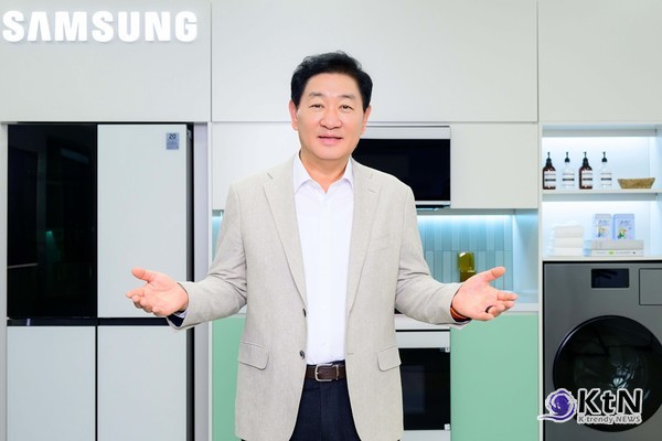 ‘삼성 AI 포럼 2024’에서 개회사를 하고 있는 삼성전자 한종희 대표이사 부회장 /사진= 삼성전자., K trendy NEWS DB ⓒ케이 트렌디뉴스 무단전재 및 수집, 재배포금지 /사진=삼성전자, K trendy NEWS DB ⓒ케이 트렌디뉴스 무단전재 및 수집, 재배포금지