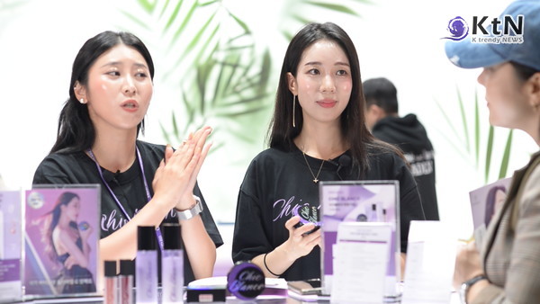 ‘MAGIC VIOLET GLOW-BOOSTING SERUM MIST’는 천연 무화과 추출물을 약 70% 함유하고 있는 미스트로, 미백과 주름 개선의 이중 기능성을 자랑한다./사진=K trendy NEWS DB ⓒ케이 트렌디뉴스 무단전재 및 수집, 재배포금지