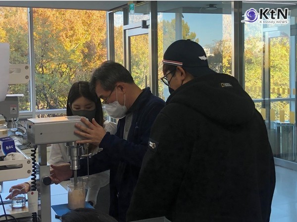 성신여자대학교 뷰티산업학과에서 맞춤형화장품전문가 과정의 실습 수업을 진행하고 있다./사진=성신여자대학교sswu.beauty Instargram