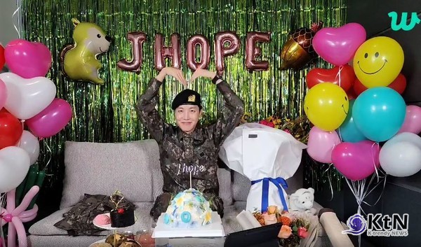 제이홉, 전역 후 첫 공식 일정…한국 시리즈 2차전 시구자로 나선다 사진=2024.10.21 hobi 위버스 갈무리 K trendy NEWS DB ⓒ케이 트렌디뉴스 무단전재 및 수집, 재배포금지