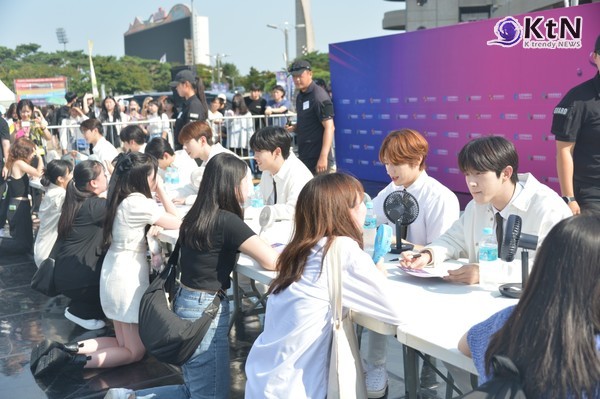 골든차일드, '잉크 케이팝 콘서트' 팬싸인회를_Burn_It  사진=2023.09.0.9 K trendy NEWS DB ⓒ케이 트렌디뉴스 무단전재 및 수집, 재배포금지