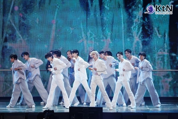 ''7만 관객' 상암까지 접수' 세븐틴, 압도적 공연으로 팬(캐럿)들 사로잡아 사진=2024.04.28 플레디스 엔터테인먼트 K trendy NEWS DB ⓒ케이 트렌디뉴스 무단전재 및 수집, 재배포금지