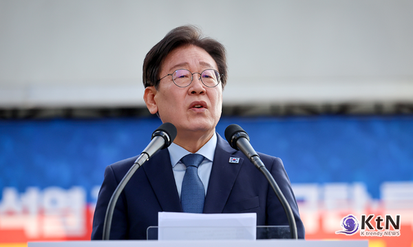 이재명 민주당 대표는 이날 연설에서 "대한민국 헌법 제1조가 유린되고 있다. 권력은 국민으로부터 나와야 하며, 법 앞에 평등해야 한다"/사진=더불어민주당, K trendy NEWS DB ⓒ케이 트렌디뉴스 무단전재 및 수집, 재배포금지