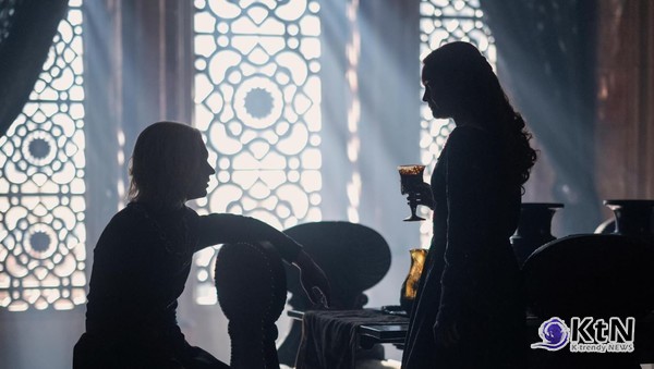 HBO에서는 '하우스 오브 더 드래곤 (House of the Dragon)'이 압도적인 지지를 얻으며 여러 국가에서 1위를 차지했다. 이 시리즈는 전 세계적인 인기를 끌고 있으며, 팬덤이 여전히 강력함을 입증했다/사진=스틸컷, K trendy NEWS DB ⓒ케이 트렌디뉴스 무단전재 및 수집, 재배포금지