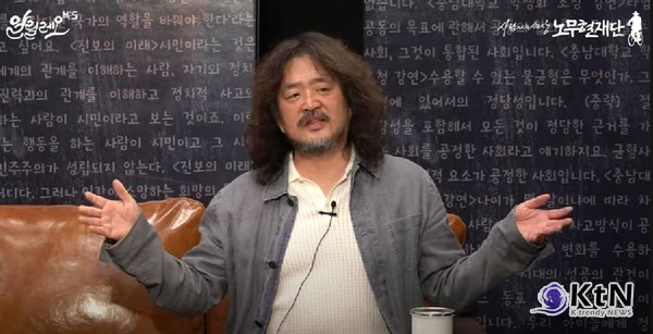 김어준이 스스로를 음모론자라 부르는 데 주저함이 없는 이유는 김어준의 저널리즘 철학에 있다. 김어준 공장장은 추론과 음모론의 경계가 시대적 맥락과 합리성에 의해 정의된다고 본다./사진= 유튜브 갈무리, K trendy NEWS DB ⓒ케이 트렌디뉴스 무단전재 및 수집, 재배포금지