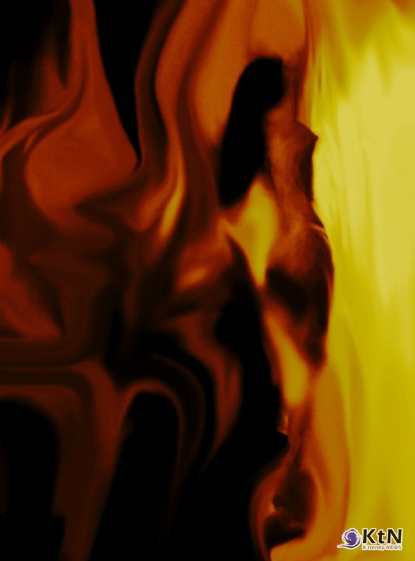 MinaRed - Your Own Universe Persona 34.7×47.2cm Mixed Media 2023 ₩800.000  사진=K trendy NEWS ⓒ케이 트렌디뉴스 무단전재 및 수집, 재배포금지 