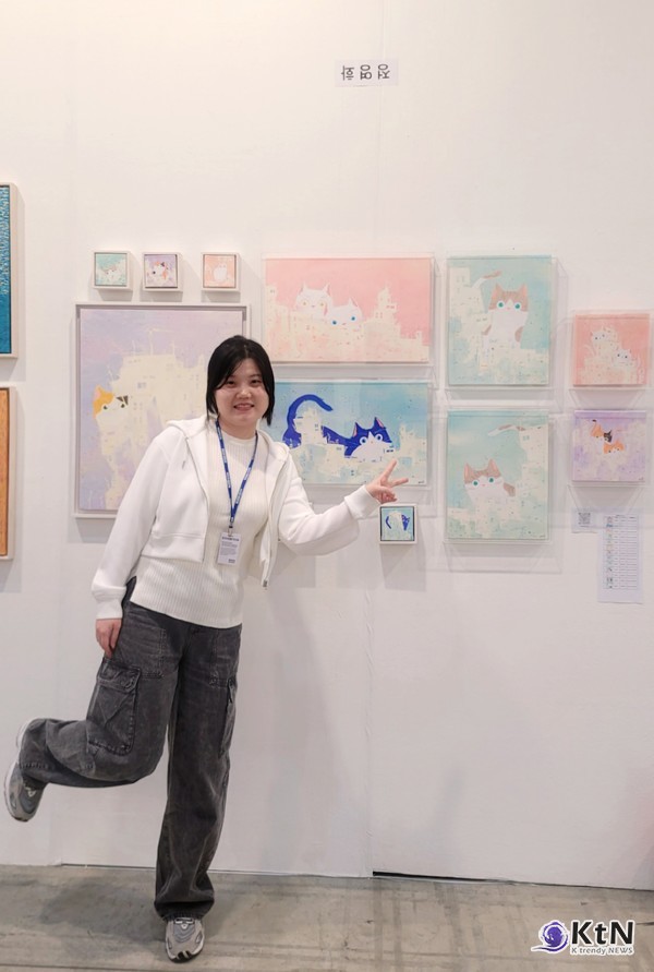 정영화는 도시와 고양이를 결합해 인간과 자연, 빛과 어둠의 공존을 화폭에 담는다. 사진=K trendy NEWS ⓒ케이 트렌디뉴스 무단전재 및 수집, 재배포금지