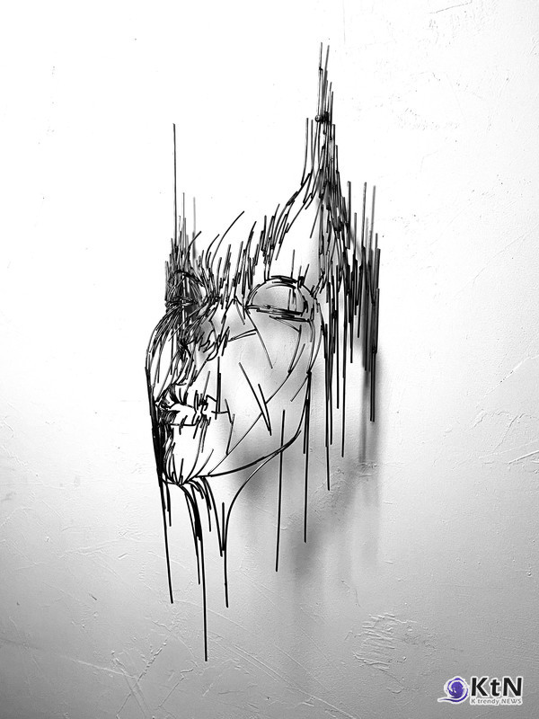 Drawing-20 30x73x22.5cm stainless steel 2024 권동주 작가.  사진=K trendy NEWS DB ⓒ케이 트렌디뉴스 무단전재 및 수집, 재배포금지