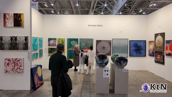 2021년부터 2024년까지의 현대 미술 시장은 혁신과 도전을 통해 예술과 기술, 시장과 철학의 경계를 새롭게 그렸다. 인천아트쇼2024.    사진=K trendy NEWS ⓒ케이 트렌디뉴스 무단전재 및 수집, 재배포금지