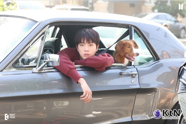 방탄소년단 진, 첫 솔로 앨범으로 빌보드 '톱 5' 진입…'해피'로 글로벌 인기 입증 사진=2024 11.24 BTS_officia 엑스 갈무리 K trendy NEWS DB ⓒ케이 트렌디뉴스 무단전재 및 수집, 재배포금지