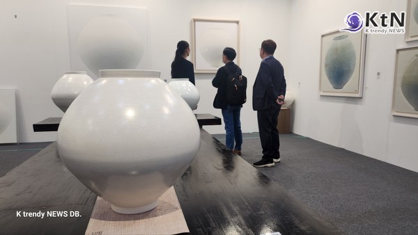 6만 8천 관람객 사로잡아 내년 기대 더 키운 '2024 인천아트쇼' 성료 사진=2024 11.26 K trendy NEWS DB ⓒ케이 트렌디뉴스 무단전재 및 수집, 재배포금지