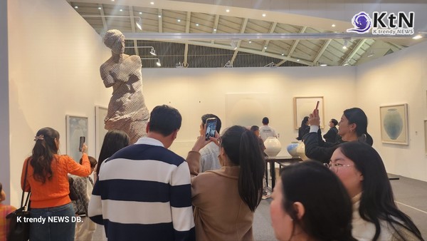 6만 8천 관람객 사로잡아 내년 기대 더 키운 '2024 인천아트쇼' 성료 사진=2024 11.26 K trendy NEWS DB ⓒ케이 트렌디뉴스 무단전재 및 수집, 재배포금지