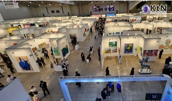 '인천아트쇼' 대성황 속 하지원, 신작 9점 완판…“1점당 2000만원” 사진=2024 11.26 인천아트쇼2024 전시장 전경. /인천아트쇼조직위원회 제공  K trendy NEWS DB ⓒ케이 트렌디뉴스 무단전재 및 수집, 재배포금지