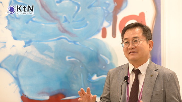 KtN TV와 인터뷰 중인 허승량 운영위원장. 허 위원장은 이번 행사의 성공적인 개최에 필요했던 도전과 노력에 대해 이야기하고 있다./사진=K trendy NEWS DB ⓒ케이 트렌디뉴스 무단전재 및 수집, 재배포금지