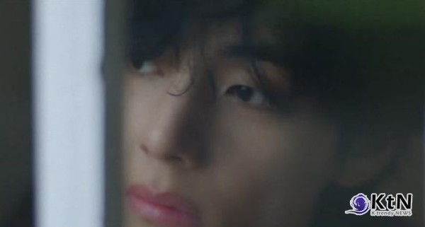 뷔X박효신, 겨울 감성 담은 듀엣곡 ‘윈터 어헤드’ 티저 공개 사진=2024 11.27 방탄소년단 뷔 Winter Ahead 티저2 갈무리. 사진ㅣ빅히트 뮤직  K trendy NEWS DB ⓒ케이 트렌디뉴스 무단전재 및 수집, 재배포금지