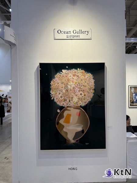 홍 작가의 작업이 한국 미술의 세계적 위상을 높이는 데 있어 중요한 이정표가 될 것으로 기대된다.  홍작가. 사진= K trendy NEWS DB ⓒ케이 트렌디뉴스 무단전재 및 수집, 재배포금지