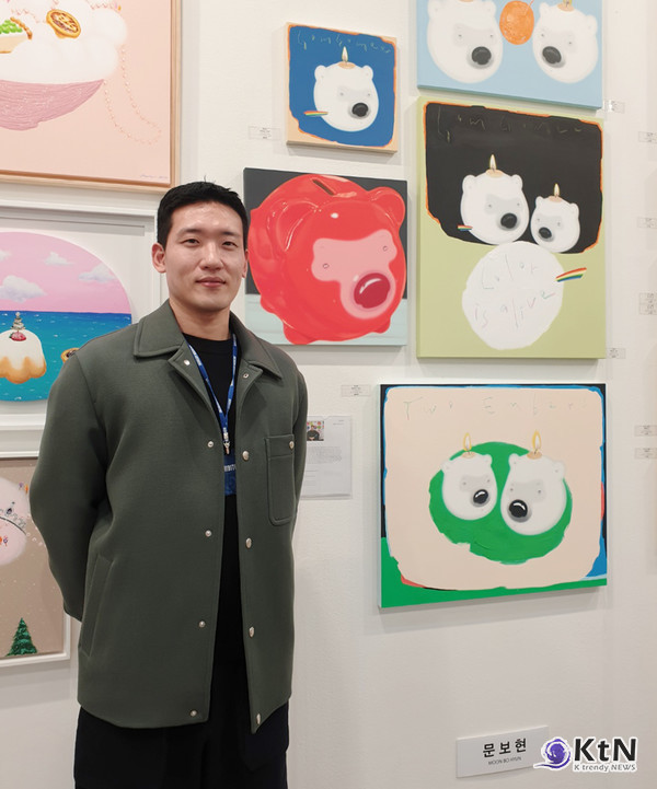 문보현 작가는 일상 속 익숙함을 해체하고 재구성하는 작업을 통해 현대 한국 미술계에서 주목받고 있다.  문보현 작가.  사진=K trendy NEWS DB ⓒ케이 트렌디뉴스 무단전재 및 수집, 재배포금지