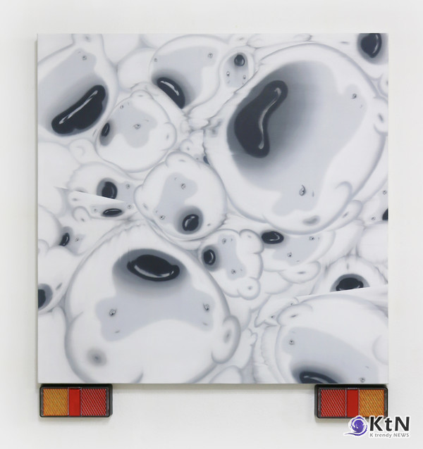 신경끄기, 2024. tail lamp and oil on canvas, 99.5x91cm  문보현 작가.  사진=K trendy NEWS DB ⓒ케이 트렌디뉴스 무단전재 및 수집, 재배포금지