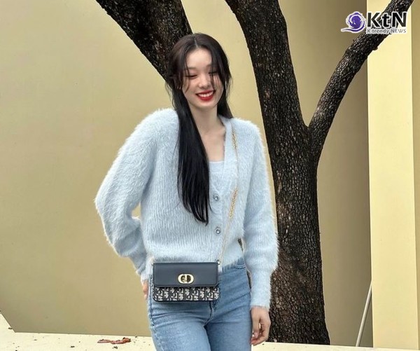 김연아, 성숙해진 분위기와 강렬한 레드 립…'겨울 요정'의 눈부신 근황 사진=2024 12.03  김연아 인스타그램 갈무리 K trendy NEWS DB ⓒ케이 트렌디뉴스 무단전재 및 수집, 재배포금지