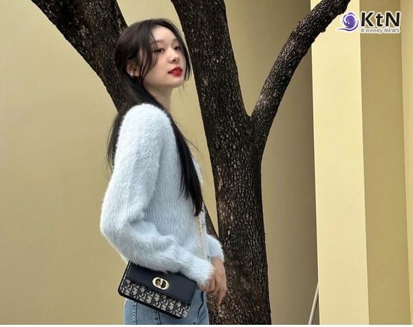 김연아, 성숙해진 분위기와 강렬한 레드 립…'겨울 요정'의 눈부신 근황 사진=2024 12.03  김연아 인스타그램 갈무리 K trendy NEWS DB ⓒ케이 트렌디뉴스 무단전재 및 수집, 재배포금지