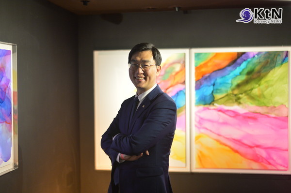 장경태 의원은 "어린 시절부터 알고 지낸 친구로서 지찬 작가의 이런 재능과 성장을 보며 부럽고도 놀랍다."라고 말했다./사진=K trendy NEWS DB ⓒ케이 트렌디뉴스 무단전재 및 수집, 재배포금지