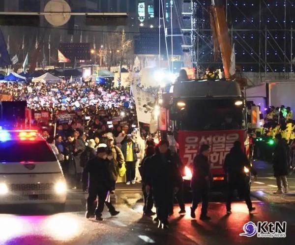 김성회 의원 “민주주의의 주체는 시민이며, 그 목소리가 위축되지 않도록 정치권은 끝까지 뒤에서 지원해야 한다”  사진=김성회TV 갈무리, K trendy NEWS DB ⓒ케이 트렌디뉴스 무단전재 및 수집, 재배포금지