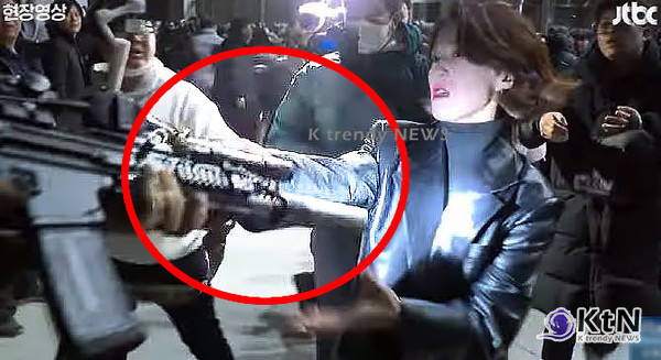 "군인이 총 겨눈다"…계엄군, 안귀령 민주당 대변인에게 총구 겨눠 논란 사진=2024 12.04 jtbc 현장 경상 갈무리 / 편집  K trendy NEWS DB ⓒ케이 트렌디뉴스 무단전재 및 수집, 재배포금지