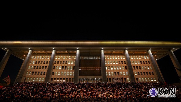 독재와 무력 통치의 그림자를 완전히 걷어내고 민주주의를 회복할 것인가, 사진=더불어민주당, K trendy NEWS DB ⓒ케이 트렌디뉴스 무단전재 및 수집, 재배포금지