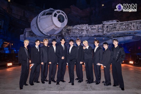 세븐틴, 스타워즈와 캐럴로 美서 연말 분위기 물들이다...K팝 최초로 디즈니 특집 출연 사진=2024 12.01  플레디스 엔터테인먼트 K trendy NEWS DB ⓒ케이 트렌디뉴스 무단전재 및 수집, 재배포금지