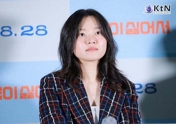 연예계, 윤석열 탄핵 무산과 국정 혼란에 목소리…“봄은 반드시 온다” 배우 고아성이 영화 '한국이 싫어서' 언론, 배급 시사회에 참석해 다양한 이야기를 나누고 있다. / 사진=2024 12.10 K trendy NEWS DB ⓒ케이 트렌디뉴스 무단전재 및 수집, 재배포금지