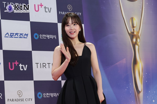 연예계, 윤석열 탄핵 무산과 국정 혼란에 목소리…“봄은 반드시 온다” 박보영의 레드카펫 돌풍: 청룡시리즈어워즈에서 빛나는 스타일 과시/사진=2024 12.10 K trendy NEWS DB ⓒ케이 트렌디뉴스 무단전재 및 수집, 재배포금지 