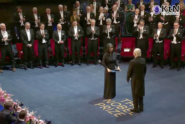 한강, 노벨문학상 수상 소감 “폭력에 맞서는 자세, 생명을 위한 언어”  사진=2024 12.11 연합뉴스 tv,  갈무리/ 편집  K trendy NEWS DB ⓒ케이 트렌디뉴스 무단전재 및 수집, 재배포금지