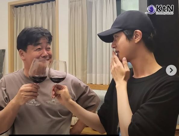 방탄소년단 진·백종원, 전통주 '아이긴' 출시...주류 사업에 뛰어든 국내외 셀럽들은? 사진=2024 12.11  방탄소년단 진·백종원 인스타그램 갈무리 K trendy NEWS DB ⓒ케이 트렌디뉴스 무단전재 및 수집, 재배포금지