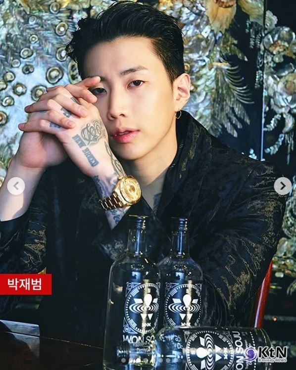 방탄소년단 진·백종원, 전통주 '아이긴' 출시...주류 사업에 뛰어든 국내외 셀럽들은? 사진=2024 12.11 박재범 - 원소주 / 엘르 인스타그램 갈무리 K trendy NEWS DB ⓒ케이 트렌디뉴스 무단전재 및 수집, 재배포금지