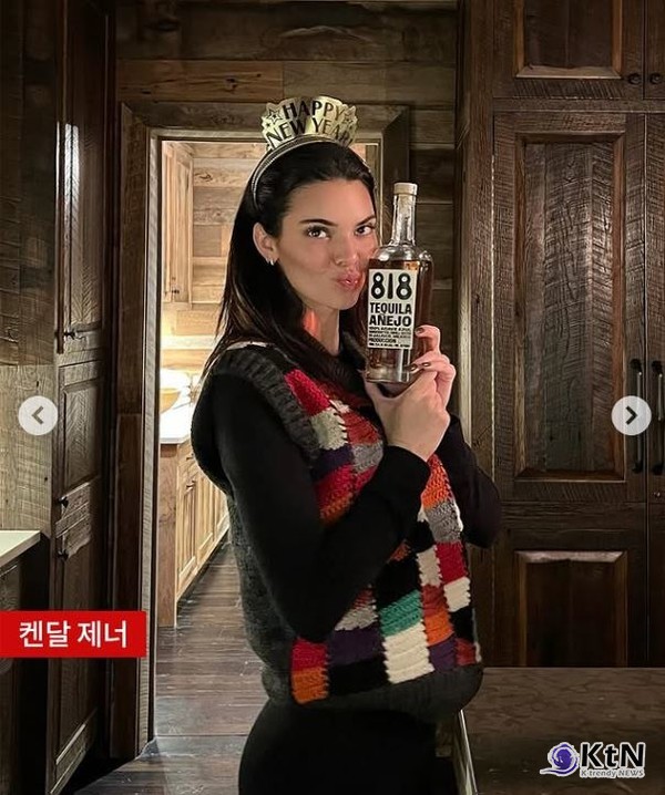 방탄소년단 진·백종원, 전통주 '아이긴' 출시...주류 사업에 뛰어든 국내외 셀럽들은? 사진=2024 12.11  켄달 제너 - 818 데킬라 블랑코 / 엘르 인스타그램 갈무리 K trendy NEWS DB ⓒ케이 트렌디뉴스 무단전재 및 수집, 재배포금지