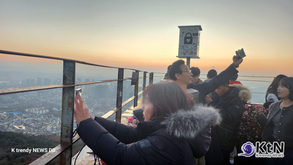 2024년 앱 시장 데이터는 한국인의 디지털 소비가 플랫폼 경제로 전환되는 과정을 명확히 보여준다. 사진=2023.12.30 K trendy NEWS DB ⓒ케이 트렌디뉴스 무단전재 및 수집, 재배포금지