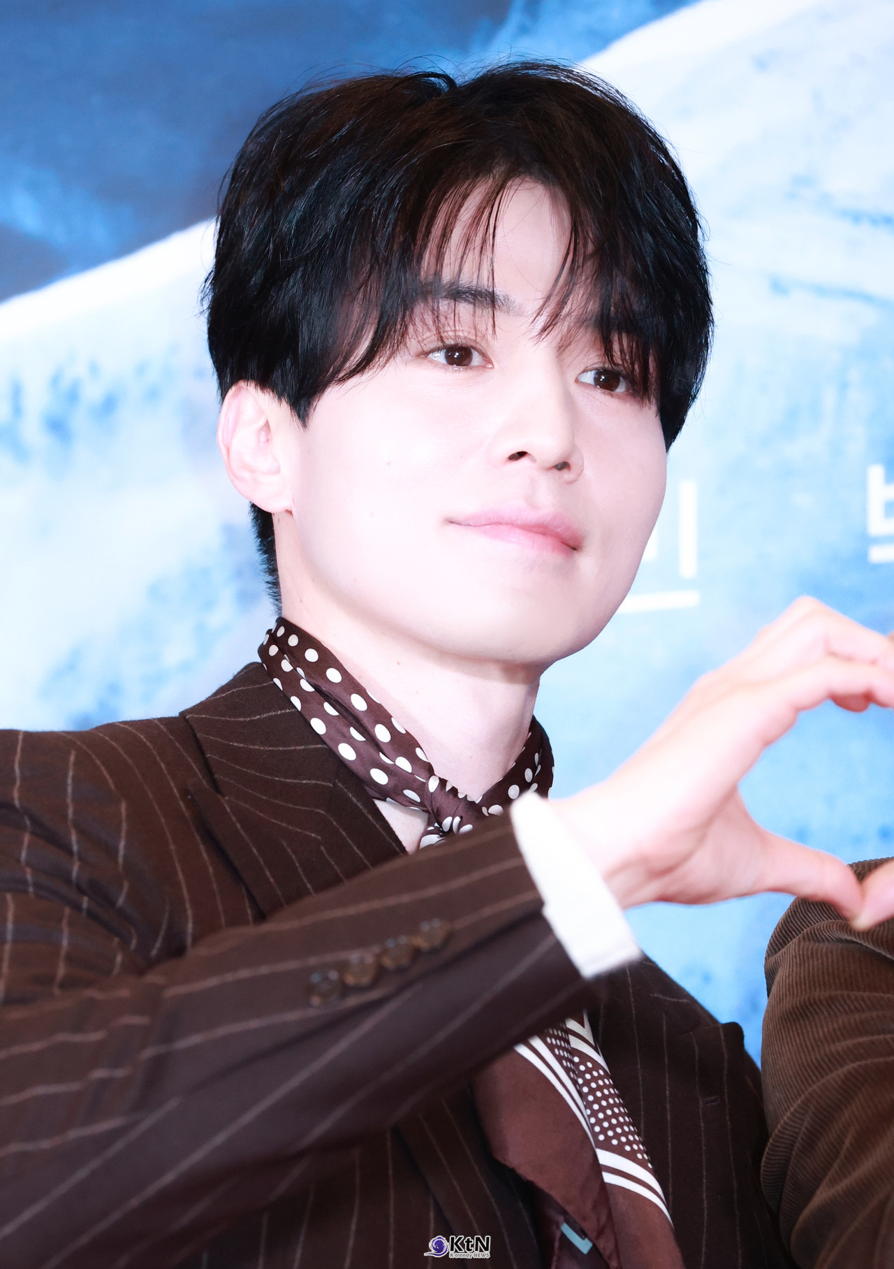 배우 이동욱이 영화 '하얼빈' VIP 포토월에 등장해 포즈를 취하고있다. / 사진=K trendy NEWS DB ⓒ케이 트렌디뉴스 무단전재 및 수집, 재배포금지.