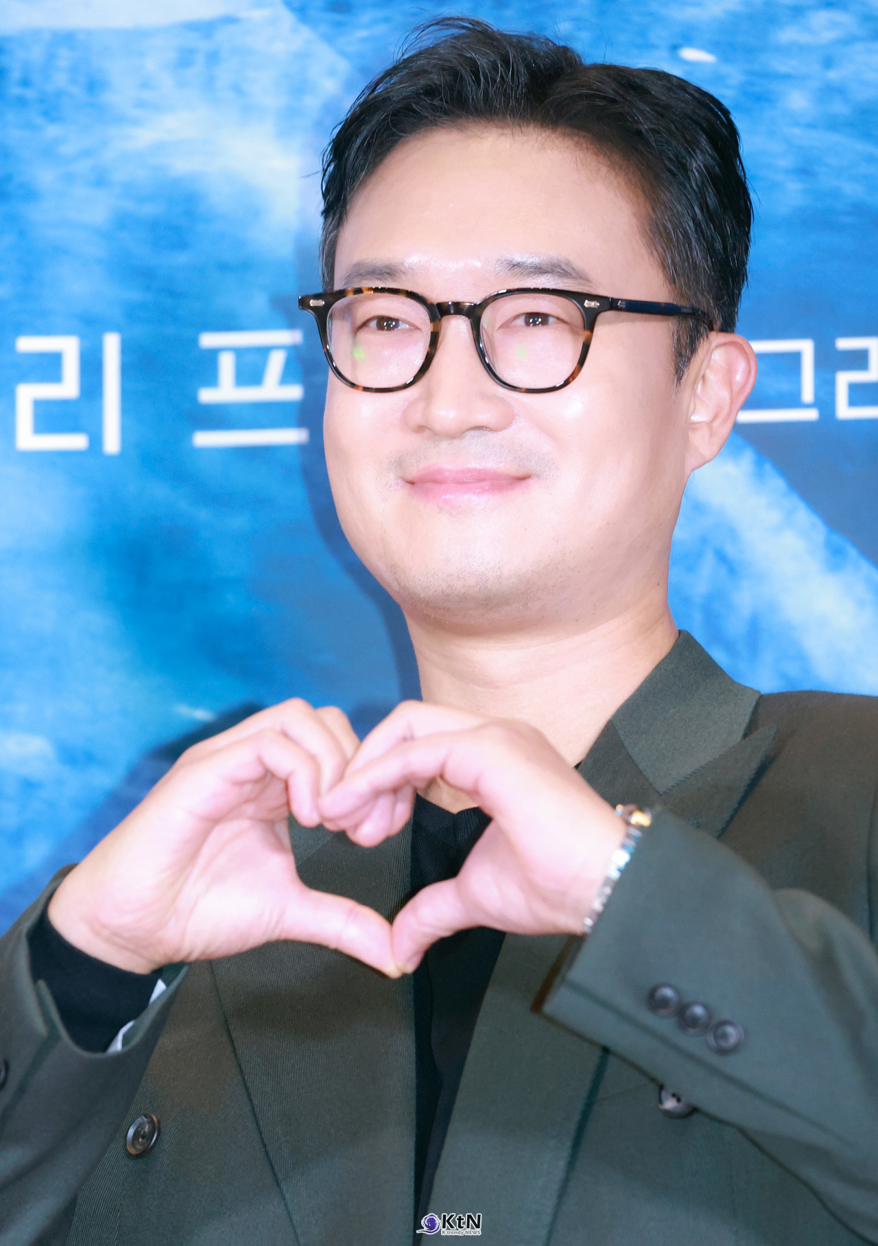 배우 조우진이 영화 '하얼빈' VIP 포토월에 등장해 포즈를 취하고있다. / 사진=K trendy NEWS DB ⓒ케이 트렌디뉴스 무단전재 및 수집, 재배포금지.