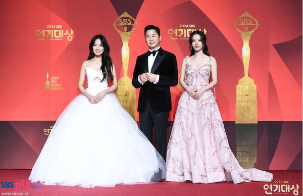 ‘선재 업고 튀어~’ 김혜윤, “SBS의 딸이 되겠다” 선언 사진=2024 12.23 2024 SBS 연기대상 홈페이지 갈무리 K trendy NEWS DB ⓒ케이 트렌디뉴스 무단전재 및 수집, 재배포금지