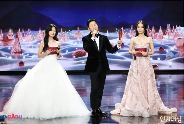 ‘선재 업고 튀어~’ 김혜윤, “SBS의 딸이 되겠다” 선언 사진=2024 12.23 2024 SBS 연기대상 홈페이지 갈무리 K trendy NEWS DB ⓒ케이 트렌디뉴스 무단전재 및 수집, 재배포금지