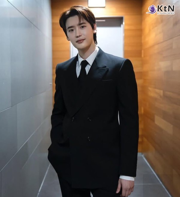 이종석, 서울아산병원에 1억 원 기부… 소아청소년 환자 치료·수술비 지원 사진=2024 12.23 이종석 인스타그램 갈무리  K trendy NEWS DB ⓒ케이 트렌디뉴스 무단전재 및 수집, 재배포금지